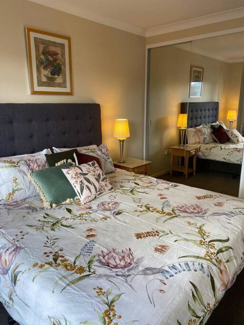 RIVERSIDE CITY VIEW PARKING NETFLIX WIFI WINE FREE - Holiday Find 1