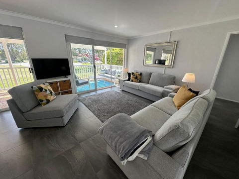 Riverview - South Yunderup - Holiday Find 1