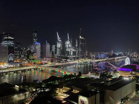 Riverview Haven Prime Spot For NY Fireworks - Holiday Find 1