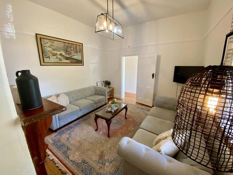 Roseland Cottage - CBD Heritage - Holiday Find 2