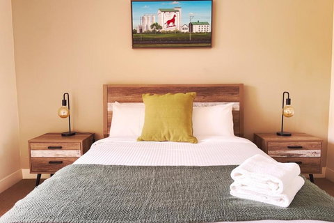 Rooftops On Henrycentre Of West End Cafes - Holiday Find 0