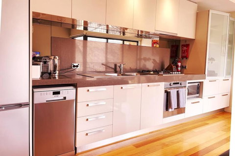 Rooftops On Henrycentre Of West End Cafes - Holiday Find 3