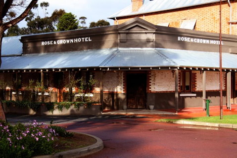 Rose & Crown Hotel - Holiday Find 0