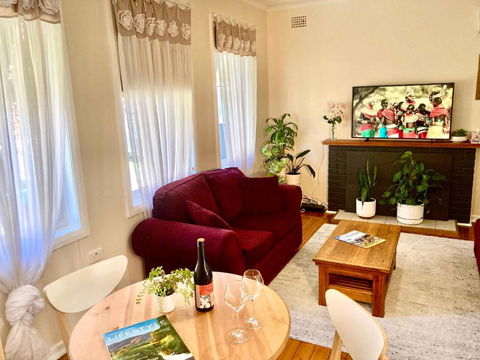 Rose End Cozy Apartment - Holiday Find 1