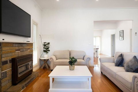 Rosebud Reset - A Beachside Group Getaway - Holiday Find 1
