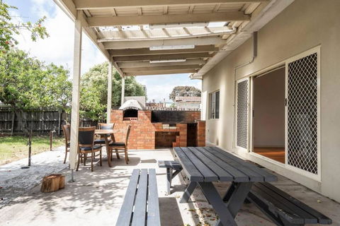 Rosebud Reset - A Beachside Group Getaway - Holiday Find 3