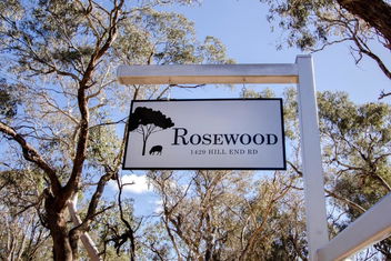 Rosewood Cottage with Holiday Find