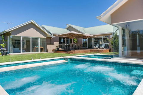 Royadie Resort - Pool Spa Tennis 500m To Beach - Holiday Find 0