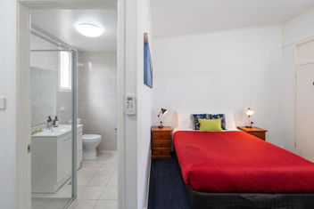 Royal Motel Tenterfield with Holiday Find