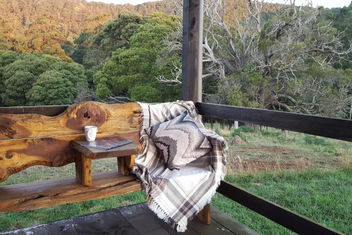 Rustic Hut Bush Retreat with Holiday Find