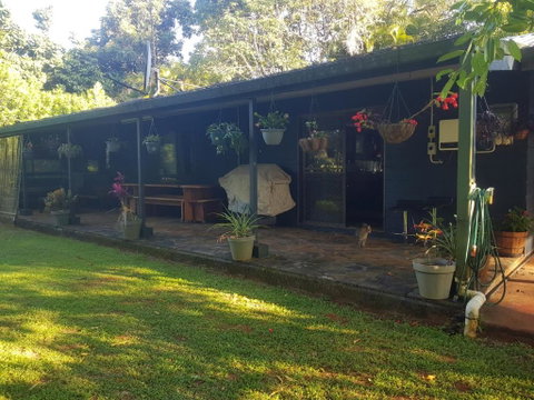 Rustic Retreat - Holiday Find 0