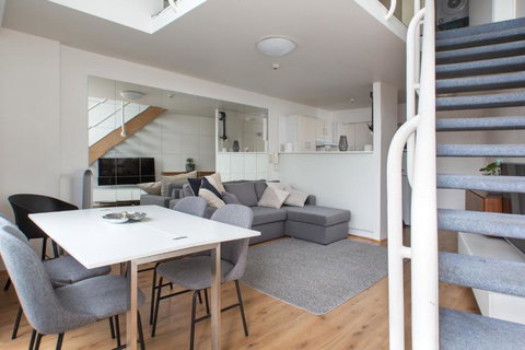 S203S - The Loft By Darling Harbour - Holiday Find 1