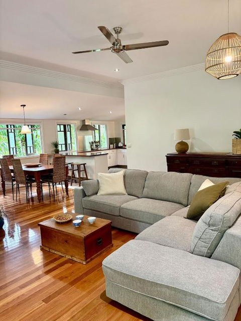 Sage House - Holiday Find 0