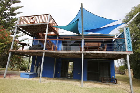 Sail House Overlooking Lancelins Main Park - Holiday Find 0