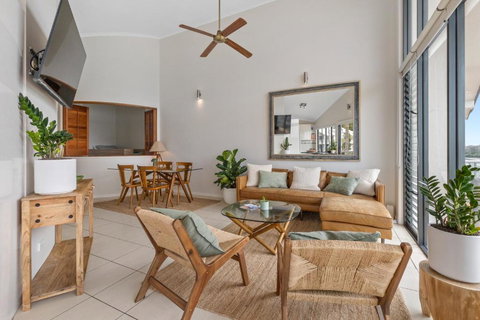 Sails 3 - Waterfront Apartment - Holiday Find 0