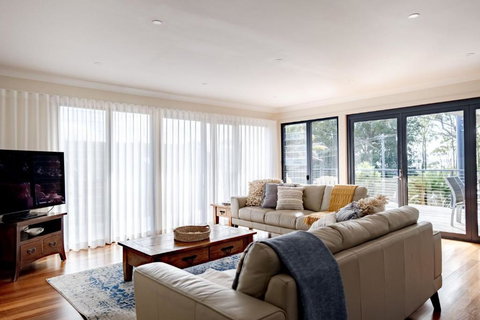 Sails On Bannister - Holiday Find 2