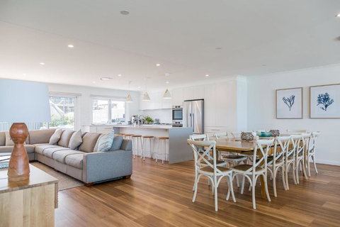 Salt And Light Mollymook - Holiday Find 2