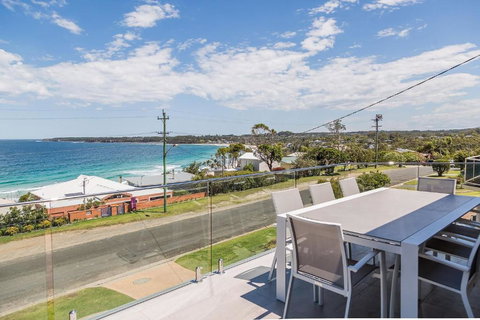 Salt And Light Mollymook - Holiday Find 1