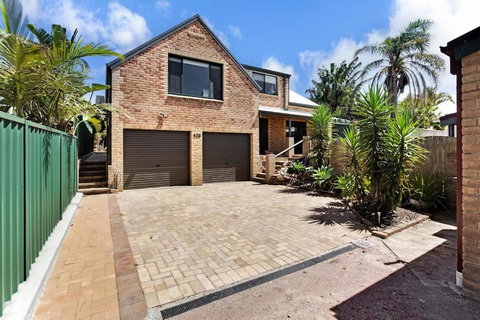 Salt Wood Cabin Style Retreat - Holiday Find 0