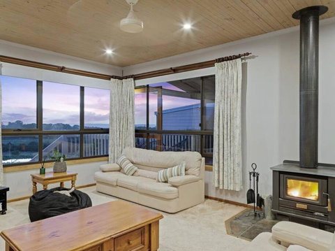 Saltwater Views - Holiday Find 0