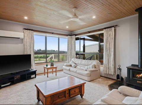 Saltwater Views - Holiday Find 1