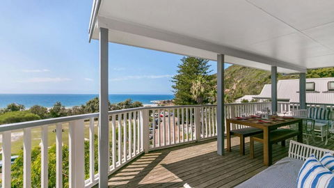 Salty Air Beachside Cottage At Killcare - Holiday Find 2