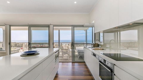 Salty Air Beachside Cottage At Killcare - Holiday Find 3