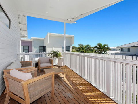 Salty Haven - Holiday Find 1