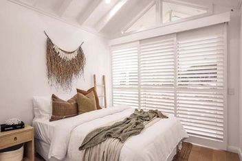 SALTY PALMS On HENLEY -THREE with Holiday Find