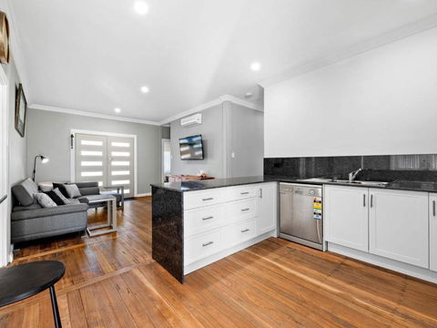 Salty Sea Cottage - Holiday Find 3
