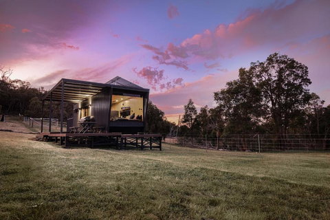 Sam The Tiny Cabin In Serpentine - Holiday Find 0