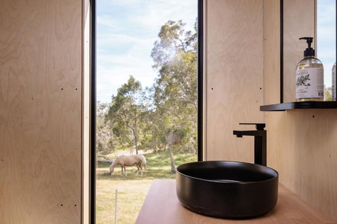 Sam The Tiny Cabin In Serpentine - Holiday Find 3