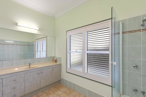 Samarinda Green - Holiday Find 1