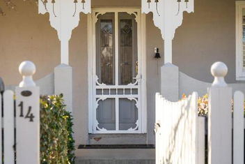 Sampson Cottage - Historic Charm with Holiday Find
