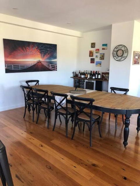 Sanary A Modern Beach Home In Martha Cove - Holiday Find 3
