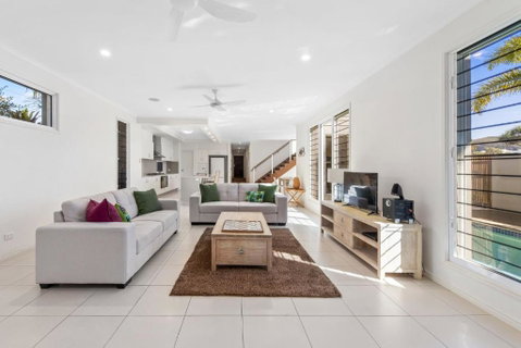 Sand And Sea Beach House - Holiday Find 1