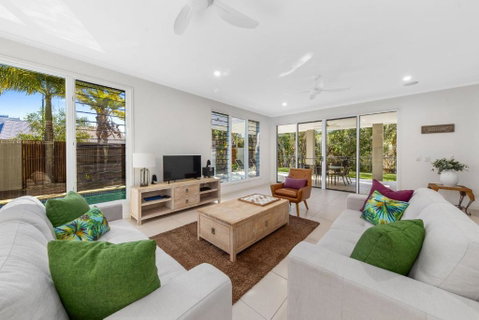 Sand And Sea Beach House - Holiday Find 2