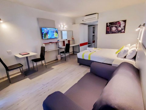 Sandors Motor Inn - Holiday Find 1