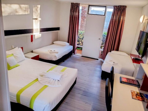 Sandors Motor Inn - Holiday Find 2