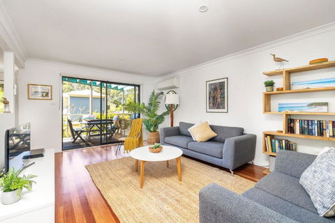 Sandpiper, Hyams Beach - Holiday Find 0