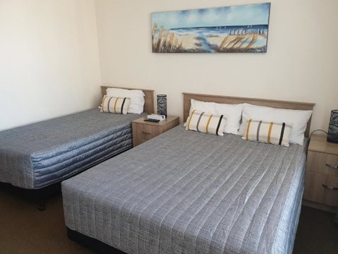 Sandpiper Motel Ulladulla - Holiday Find 1