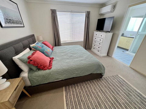 Sandstone Point 4-bedroom Home - Holiday Find 3