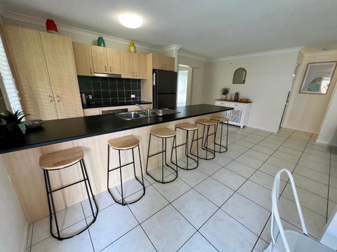 Sandstone Point 4-bedroom Home - Holiday Find 0