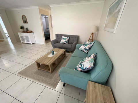 Sandstone Point 4-bedroom Home - Holiday Find 1