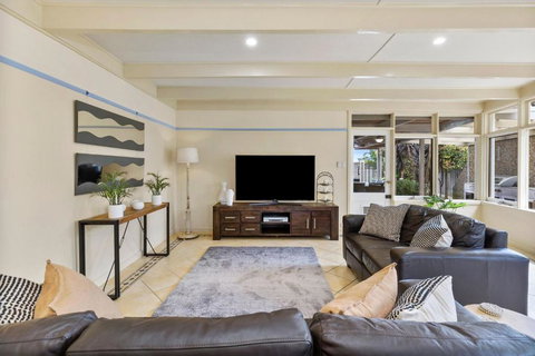 SANDY ANN At Lonnie - Holiday Find 2