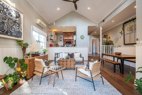 Sandy Village Retreat Heated Pool Bay Views - Holiday Find 1