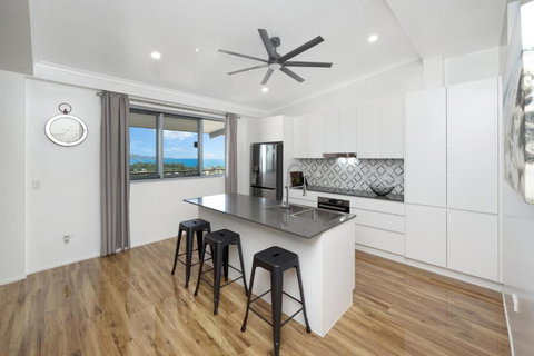 SEA-Renity On Castle Hill - Holiday Find 3