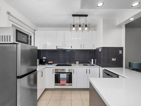 Sandy Bay Apartment With Hobart River View, Near UTAS - Stroll To Cafes And Shops - Holiday Find 3