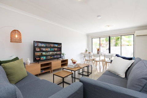 Smart Suites Self Check-in Apartments - S Stockport - Holiday Find 0