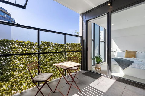 Spacious & Bright Apt Near Major Hospital Precinct - Holiday Find 2